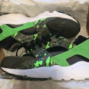 NIKE AIR HUARACHE RUN ULTRA GS 7y